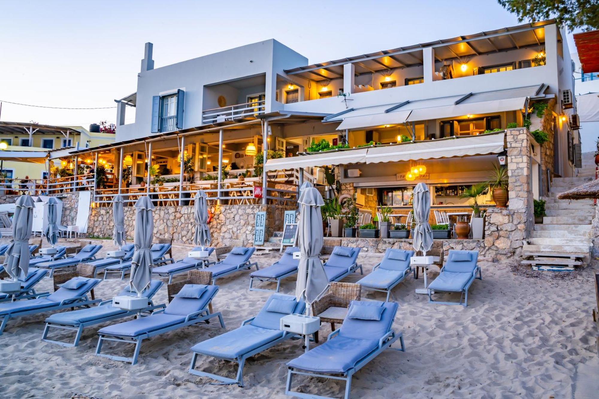 Le Grand Bleu Studios & Apartments Лефкос-Карпату Экстерьер фото